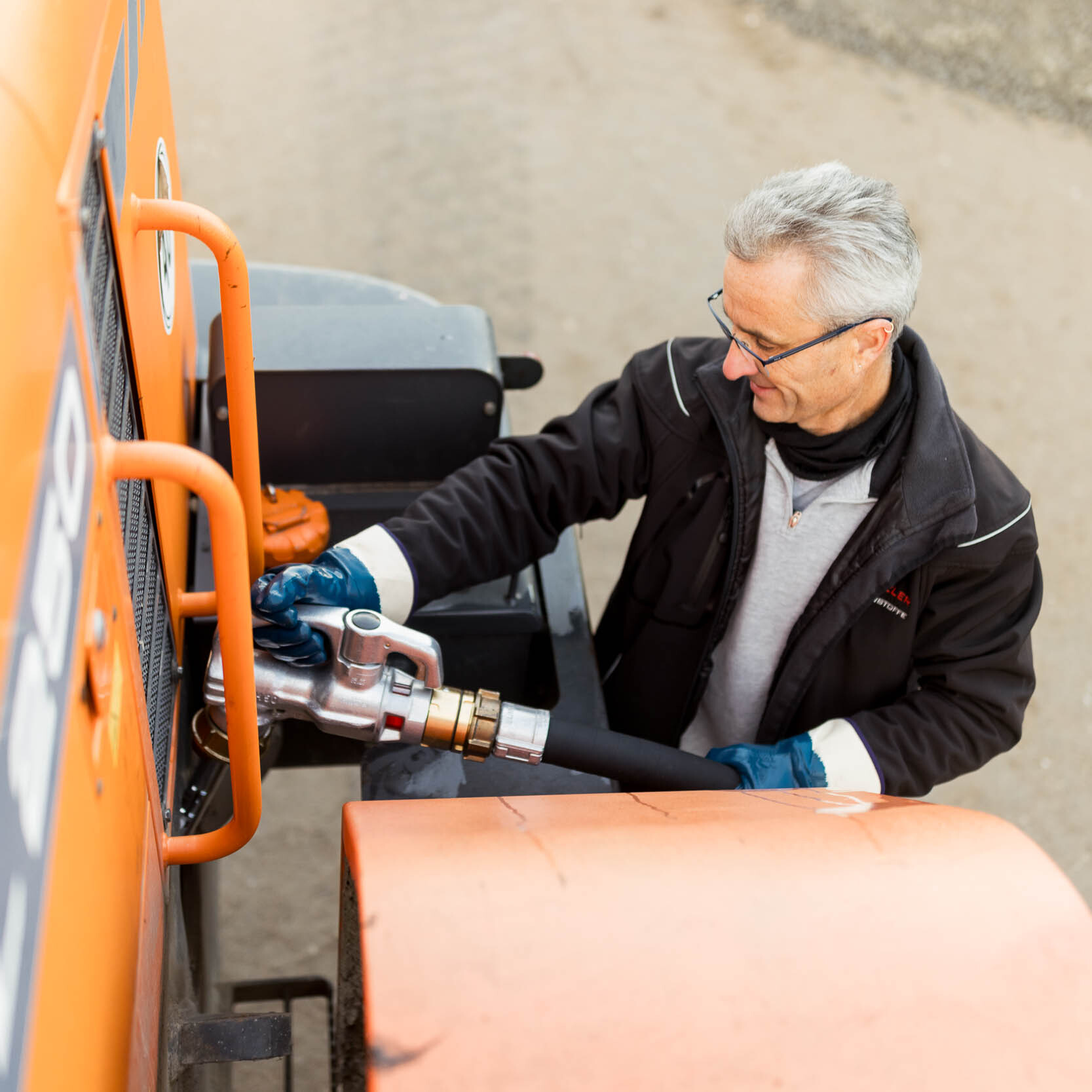 Wir betanken Ihre Baustellenfahrzeuge in Bruchsal und Umgebung.
